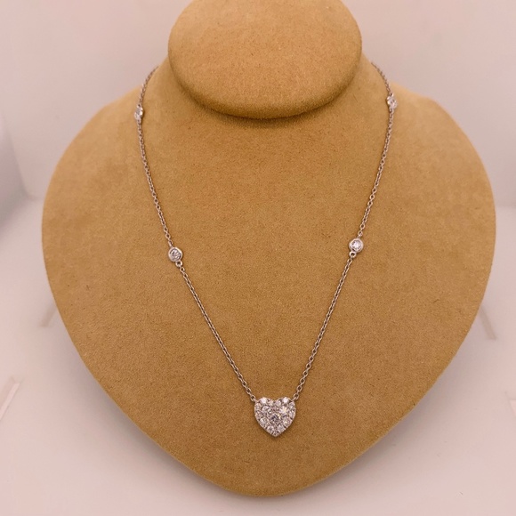 18K WHITE GOLD HEART SHAPE PENDANT